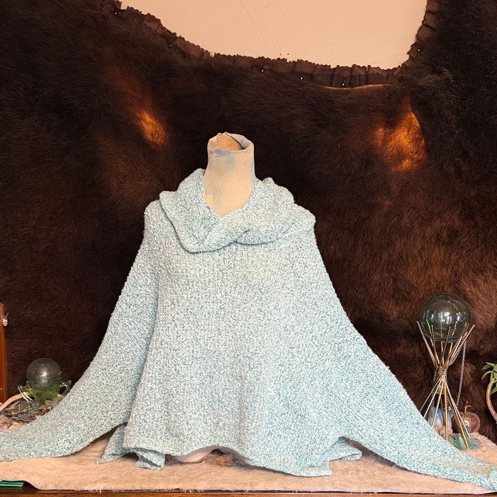 Elegant Women's Sweater in Light Blue S (6000)